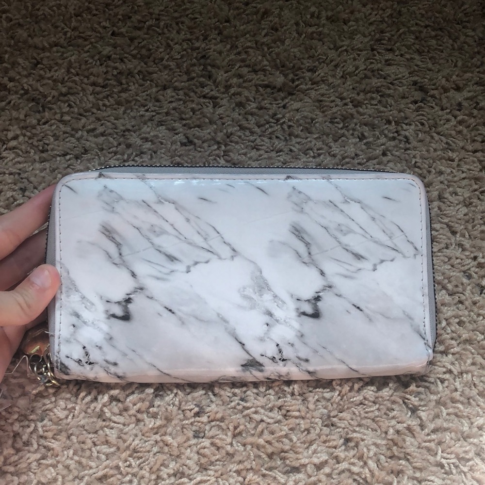 White, marble wallet